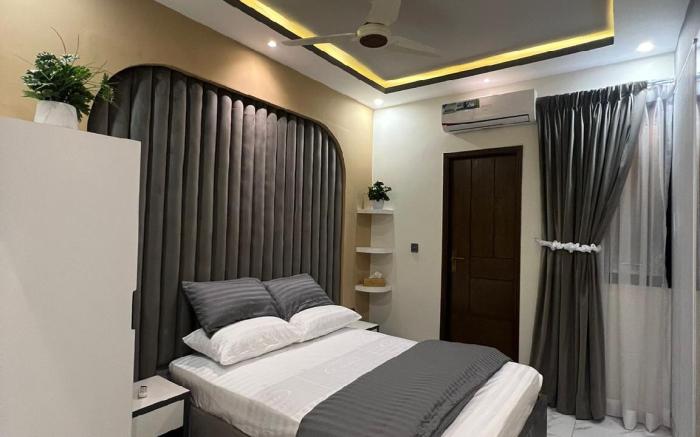 Traveler's Heaven 3BR APT DHA NISHAT PHASE 6
