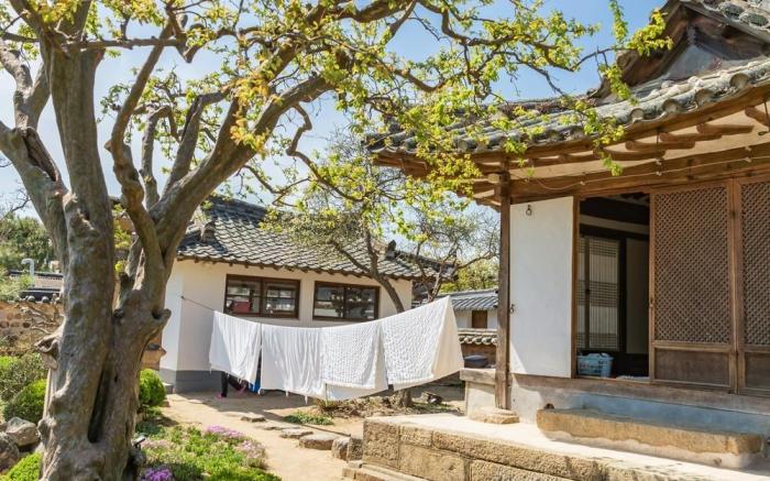 Gyeongju Stone Lantern Home Hanok Stay