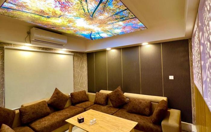 Redstone Regency Hotel