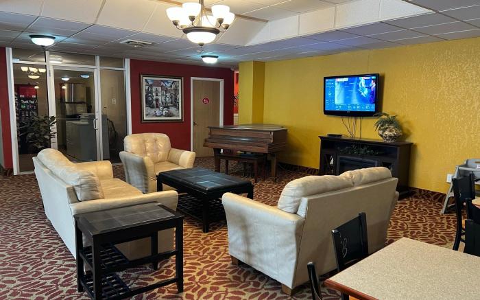 Econo Lodge Inn & Suites