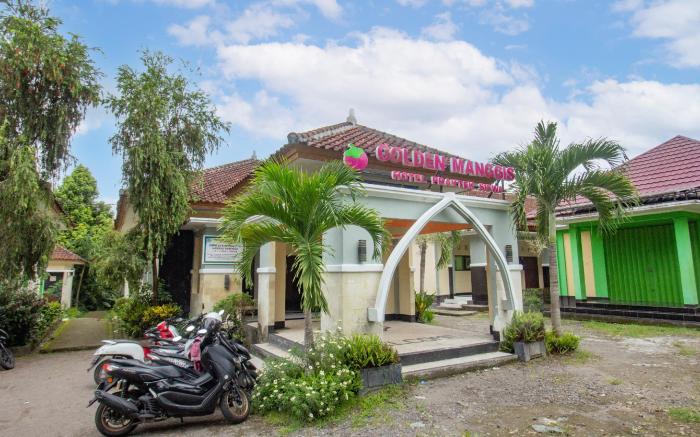 Capital O 93391 Golden Manggis Hotel Near SMKN 1 Lingsar