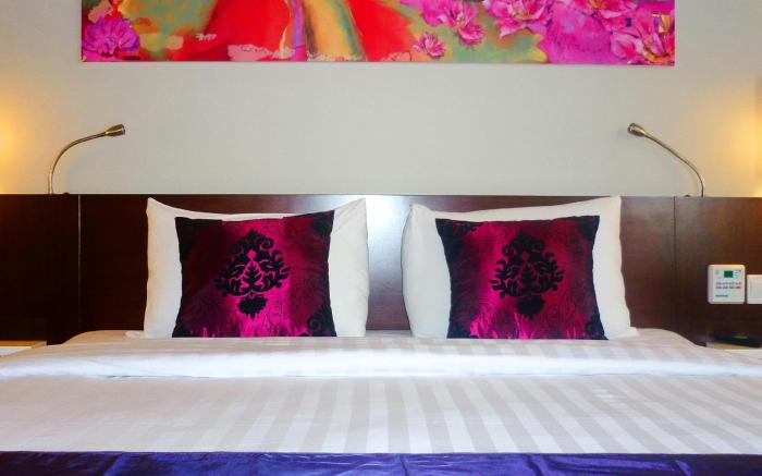M - Regency Hotel