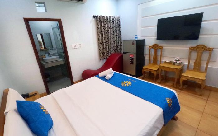 Cozy Hotel HCM