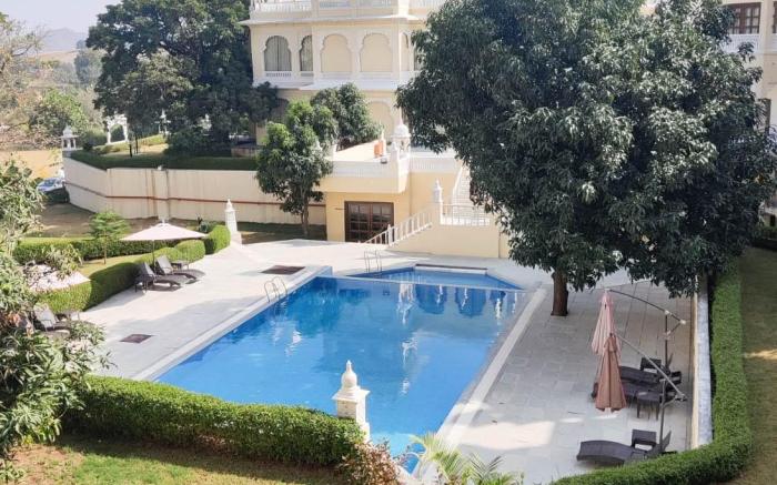 THE EVERST HILL RESORT 