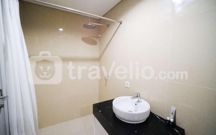 Simple 2BR Grand Sungkono Lagoon Apt By Travelio