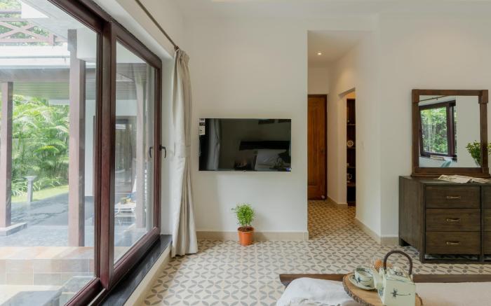 ELIVAAS 4 BHK with Pvt Pool & Entertainment Room - Indah