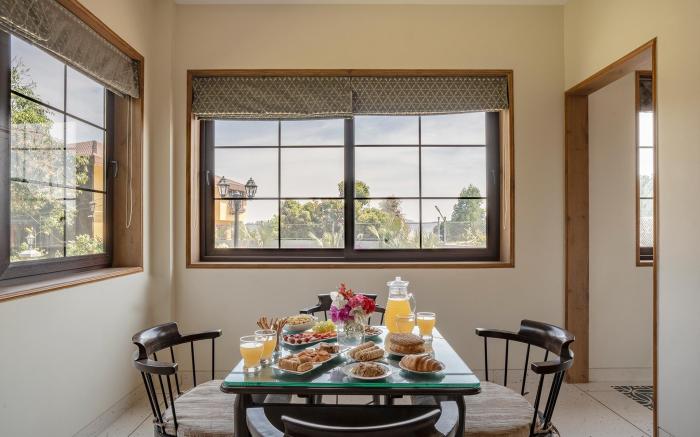 StayVista's Lawn House at Sula Wada - Vintage-Charm Cosy Home with Swimming Pool and Indoor Activiti