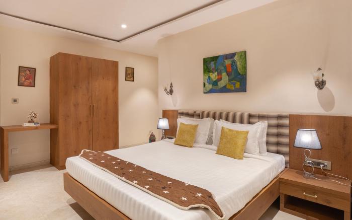 StayVista's Tree House at Sula Wada - Cozy Home with Vintage Charm, Swimming Pool, Indoor Activities