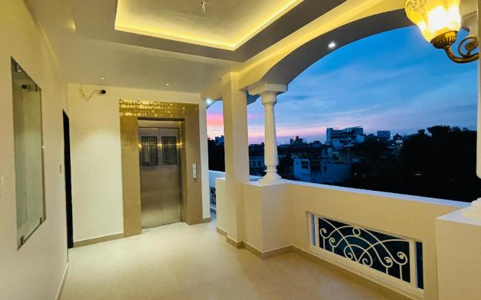 The Lavish Stay