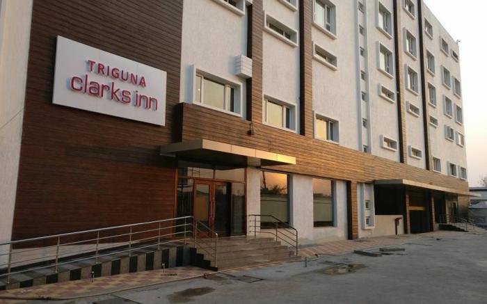 Triguna Clarks Inn 