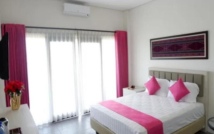 La Cecile Hotel and Cafe