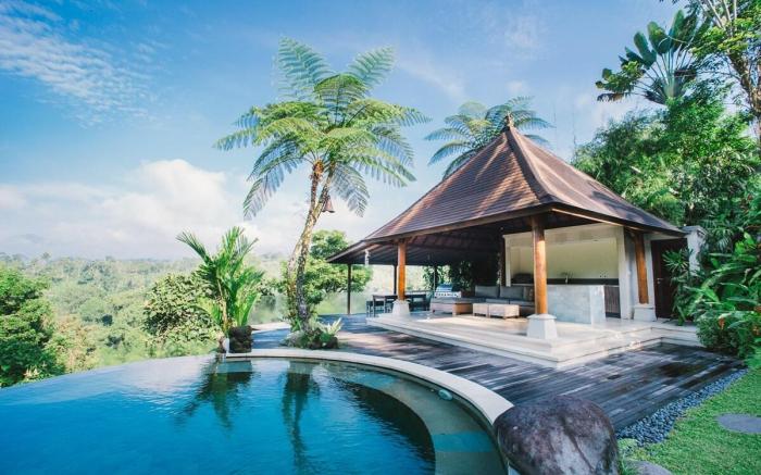 Jungle villa near Ubud w/ views, jacuzzi, & a pool