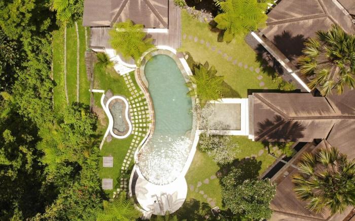 Jungle villa near Ubud w/ views, jacuzzi, & a pool