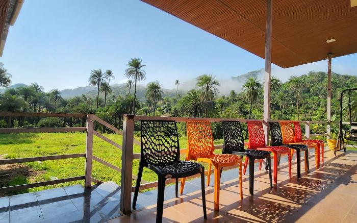 Palm valley farmhouse 