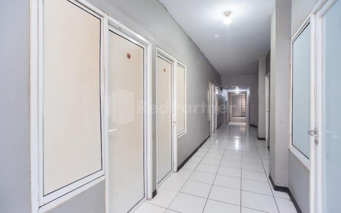 J&B Rooms Pramuka Jakarta Mitra RedDoorz