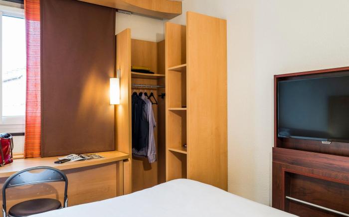 ibis Paris Pont de Suresnes