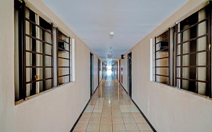 OYO 93439 The Suites Metro Apartment By Interindo