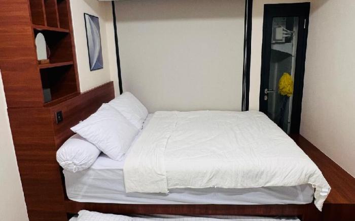 Meisterstadt Pollux 1 Queen Bed with 1 Single bed