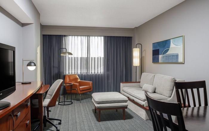 Courtyard by Marriott Long Island MacArthur Airport