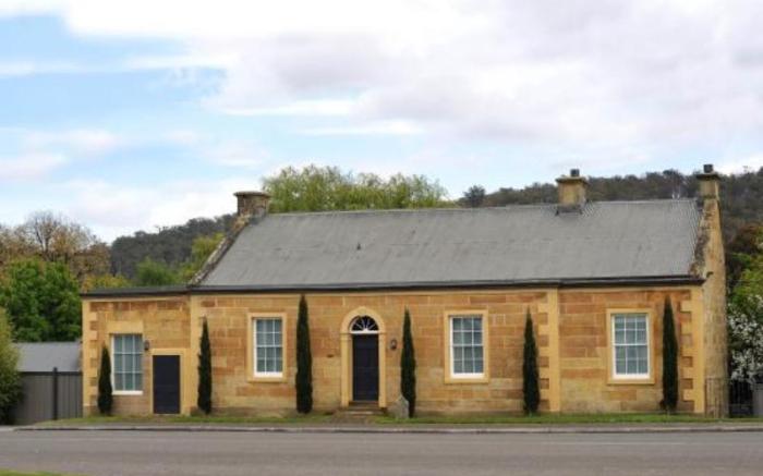 The Red Feather Inn