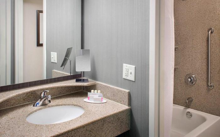 Courtyard by Marriott Charlotte City Center