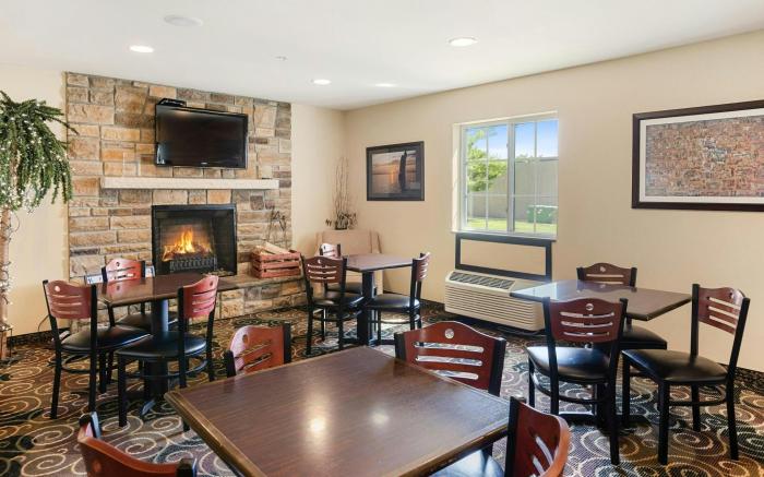 Cobblestone Hotel & Suites - Knoxville