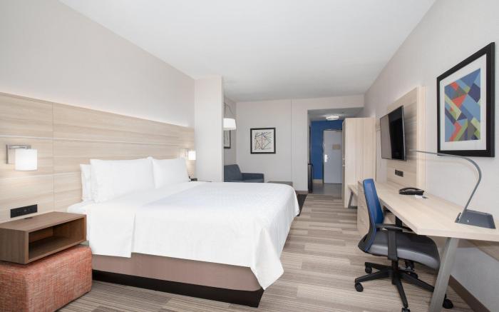 Holiday Inn Express & Suites Phoenix - Glendale Sports Dist By IHG