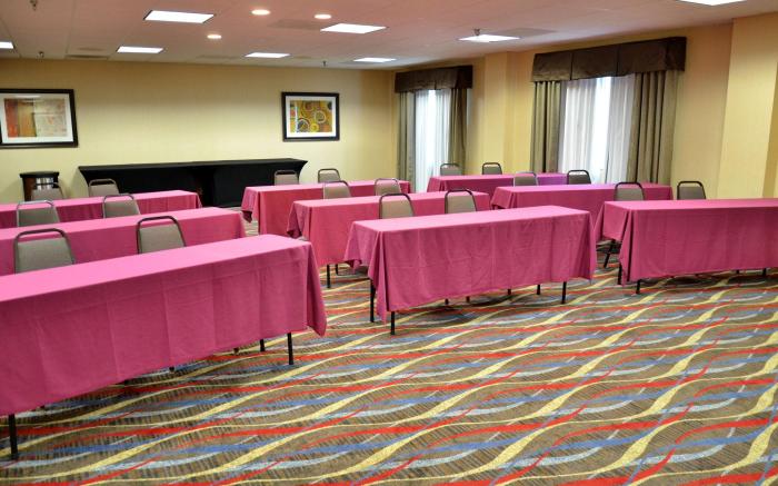 Holiday Inn Express Hotel & Suites Center Township By IHG