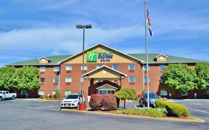 Holiday Inn Express Hotel & Suites Center Township By IHG