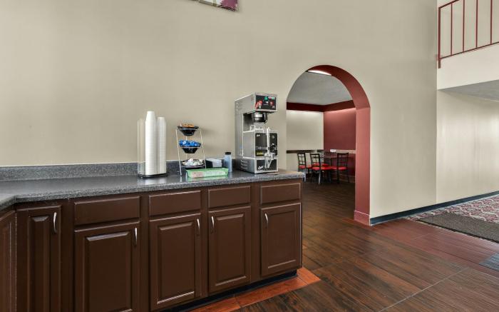 Red Roof Inn & Suites Cave City