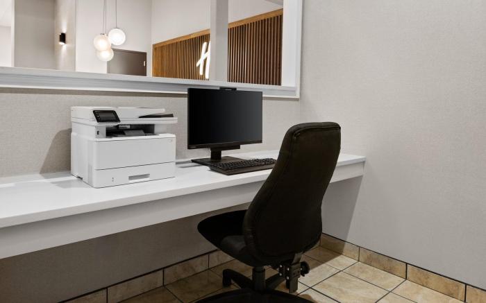 Holiday Inn & Suites Albuquerque Airport By IHG