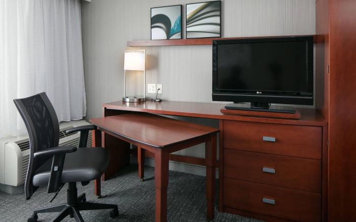 Courtyard by Marriott Omaha Aksarben Village