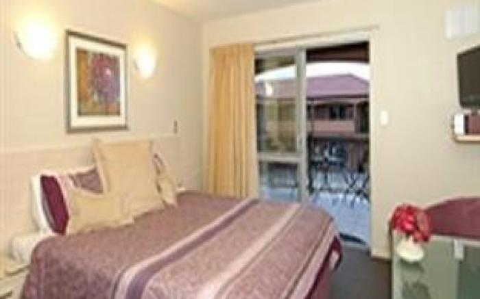166 Majestic Court Motel