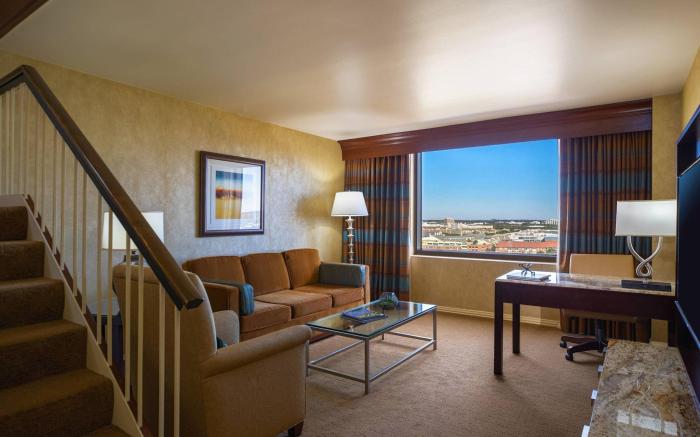 Renaissance Dallas Addison Hotel