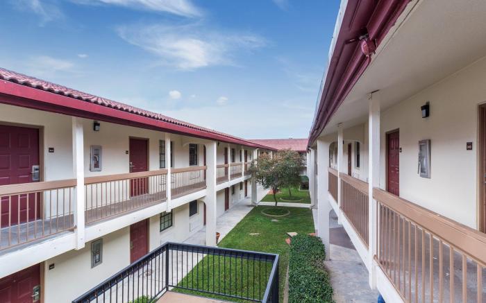 Red Roof Inn Houston East - I-10
