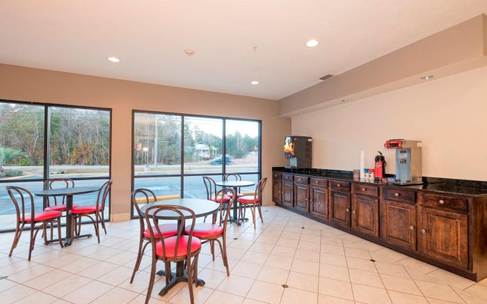 Red Roof Inn & Suites Biloxi - Ocean Springs