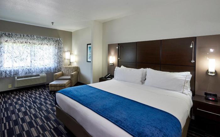 Holiday Inn Express & Suites Birmingham South - Pelham By IHG