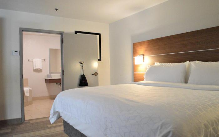 Holiday Inn Express & Suites Batesville By IHG
