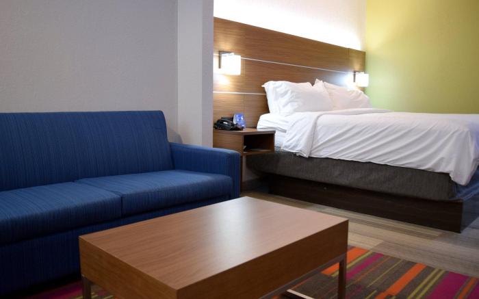 Holiday Inn Express & Suites Batesville By IHG