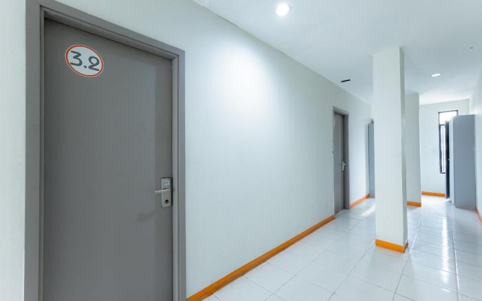 RedDoorz near Mangga Dua Mall