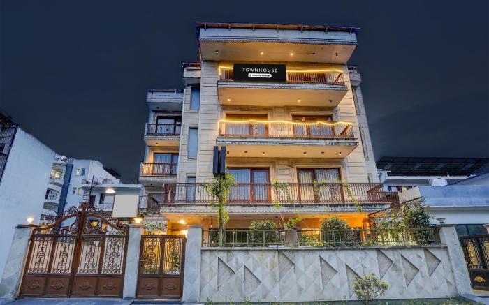 Super Townhouse Sector 47 Near Medanta