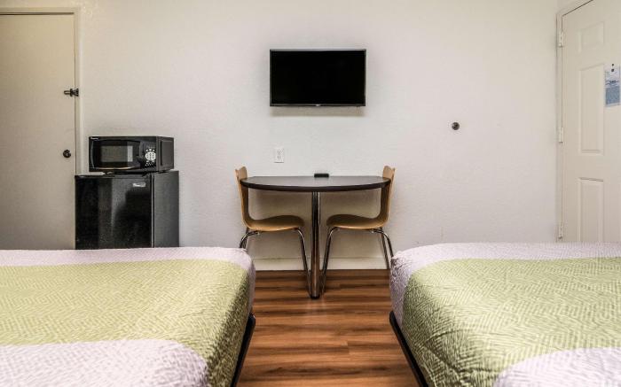 Motel 6 Fort Worth, TX - North