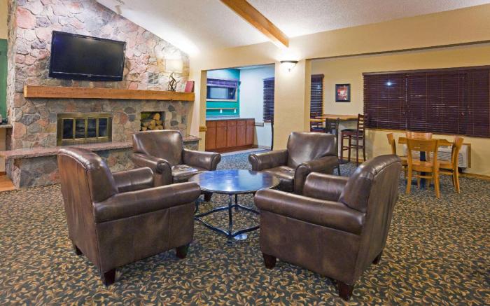 AmericInn by Wyndham Fargo West Acres