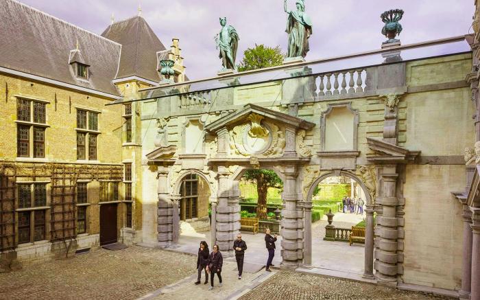 OneLuxStay near Fashion District