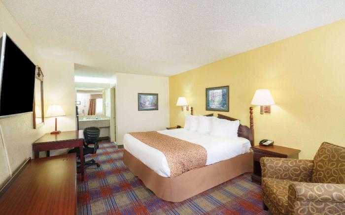 Travelodge by Wyndham Montgomery East