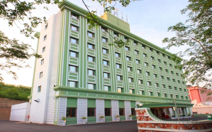 Tara Comfort Hotel - Ramoji Film City