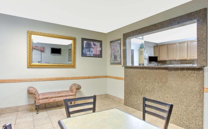 Super 8 By Wyndham Charlottesville