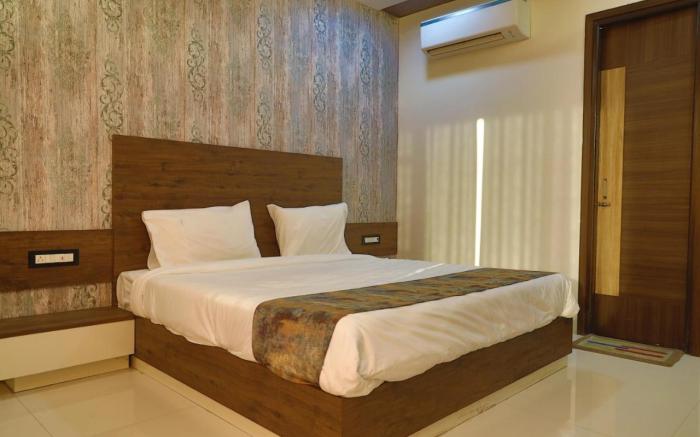 HOTEL GOLDEN LEAF