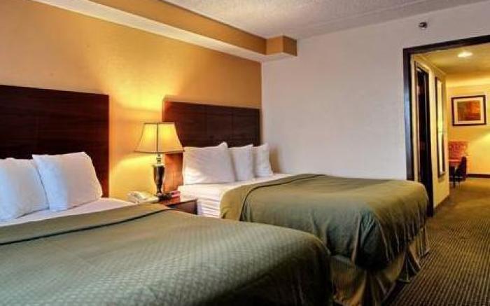 Quality Suites Milwaukee Airport