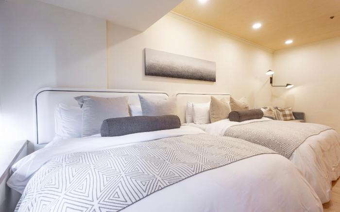 Sleep Inn R6, Room for 2-4 People, Downstairs is MRT Z2 Exit